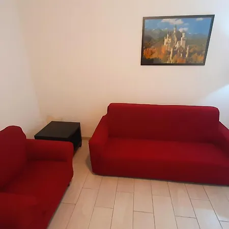 Comfy&cozy Flat In Center 피우미치노